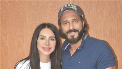 شاهد الظهور الأول لزوجة يوسف الشريف في 