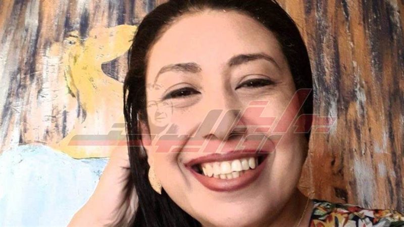 الفنانة التشكيلية