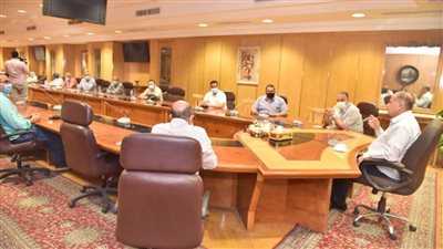 محافظ أسيوط: تشكيل لجان للمرور على المستشفيات لدراسة الوضع وحصر الاحتياجات 