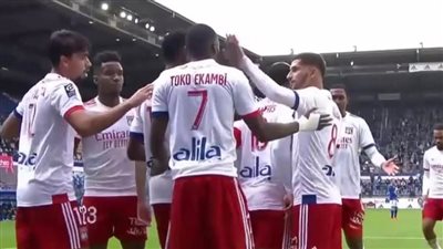 ليون يفوز على موناكو 3-2 في الدوري الفرنسي لكرة القدم