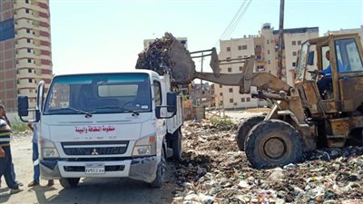 رفع ٤٠٠ طن قمامة بسيدي شحاتة في حملة بكفر الدوار