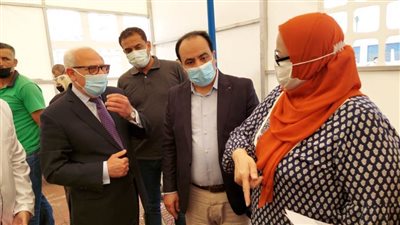 محافظ بورسعيد يتفقد مستشفى النصر التخصصي لمتابعة تقديم لقاح كورونا للمواطنين