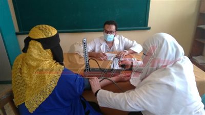  الكشف علي 1100 مواطن ضمن 