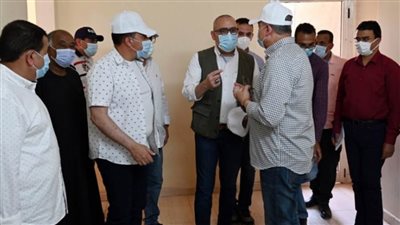 وزير الإسكان ومحافظ أسوان يتفقدان 144 وحدة سكنية بمشروع 