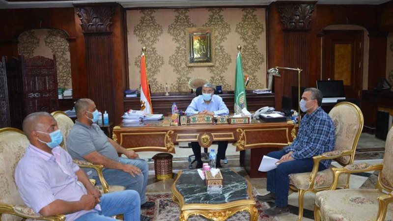 محافظ المنيا يبحث