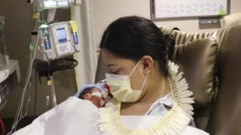 الام والرضيع