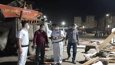 إزالة فورية لأحد المقاهي بالطريق العام وغلق وتشميع أحد المحال التجارية بسوهاج