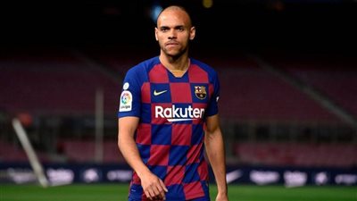 قبل مواجهة أتلتيكو مدريد.. برشلونة يستعيد خدمات مهاجمه