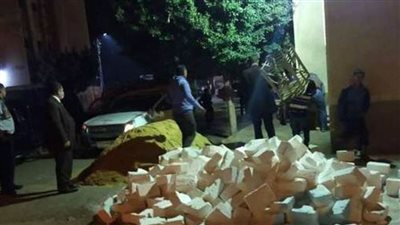 حملة مكبرة بمطروح لتنفيذ قرارات الغلق وتشميع محلين تجاريين مخالفين