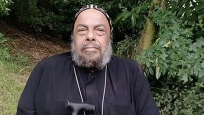 وفاة القمص صرابامون الشايب متأثرا بكورونا.. والبابا تواضروس ينعيه  