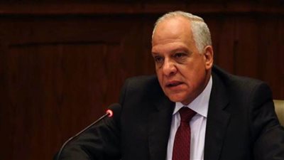 محافظ الجيزة يتفقد أحياء العمرانية والطالبية والهرم للتأكد من الالتزام بمواعيد الغلق