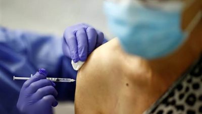 فرنسا تحث من تجاوزوا الـ55 عاما على تلقي لقاح 