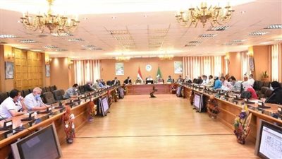 محافظ الشرقية يوجه بحصر مصانع إنتاج المواد الغذائية للتأكد من الاشتراطات الصحية 