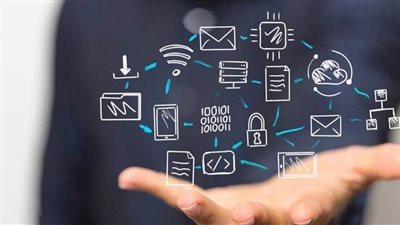 بالفيديو.. كيف ساهمت الدولة في تحقيق التحول الرقمي؟.. مصرفي يجيب