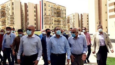 رئيس الوزراء يتفقد وحدات سكنية تم تنفيذها بحدائق أكتوبر لسكان عشوائيات الجيزة