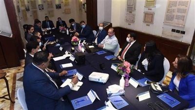 وفد تنسيقية شباب الأحزاب يفتتح جلسة تداول البورصة اليوم