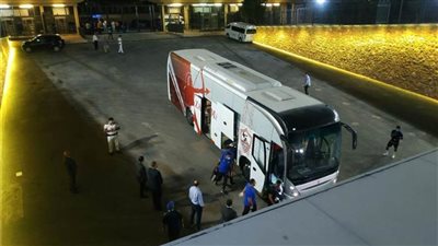 القمة 122| حافلة الزمالك تصل ستاد القاهرة استعدادًا لمواجهة الأهلي