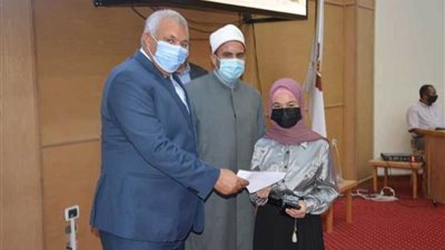 محافظ الوادي الجديد يكرم الفائزين في مسابقة حفظ القران الكريم