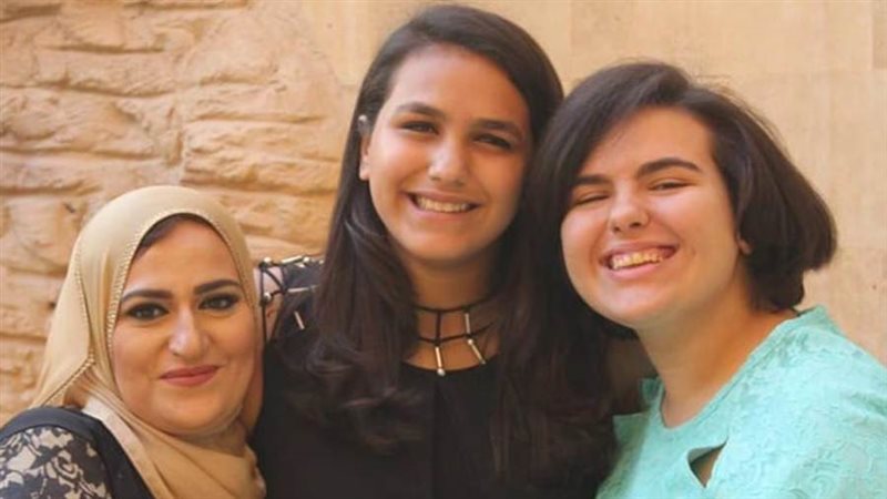 فرح الشاذلي ووالدتها