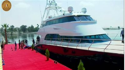 عاجل| الرئيس السيسي يتفقد المجرى الملاحي لقناة السويس