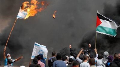 إنزال علم الاحتلال الإسرائيلي ورفع الفلسطيني في اللد 