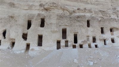 اكتشاف عدد من المقابر الأثرية بسوهاج.. صور