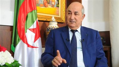 الرئيس الجزائري يبحث هاتفيا مع ماكرون العلاقات الثنائية والأوضاع الإقليمية