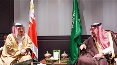 الملك سلمان يتلقى اتصالاً هاتفيًا من ملك البحرين