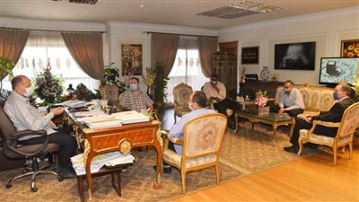 محافظ أسيوط يبحث جاهزية المدارس لامتحانات الثانوية العامة