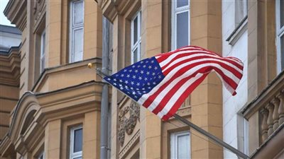 السفارة الأمريكية في روسيا توقف إصدار تأشيرات غير المهاجرين