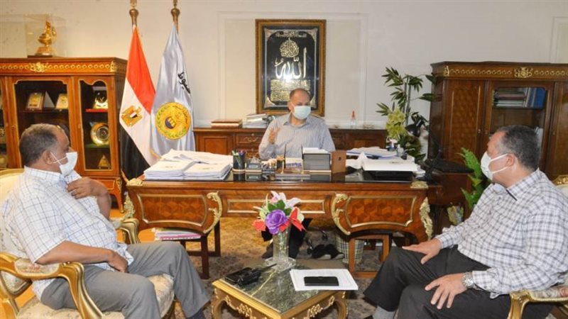 محافظ أسيوط يجتمع