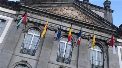 بلدية تورنيه البلجيكية تضع علم فلسطين على مقرها
