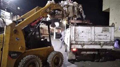 تكثيف أعمال النظافة ورفع القمامة من شوارع حي غرب سوهاج