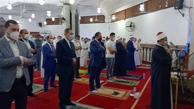 محافظ كفر الشيخ ونائبه يؤديان صلاة عيد الفطر  بمسجد الإستاد الرياضى