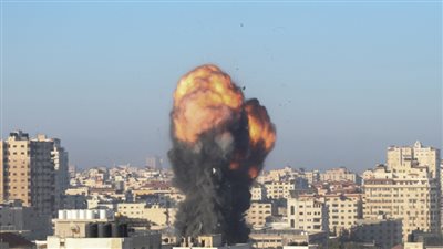 قصف مدفعي من الدبابات والزوارق الحربية الإسرائيلية على مناطق في غزة