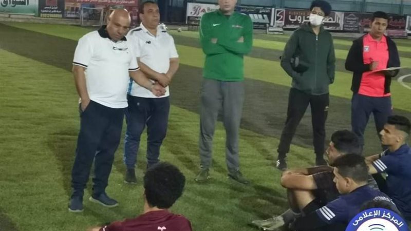 رئيس دكرنس مع اللاعبين