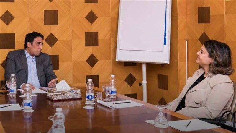 المنفي والمنقوش