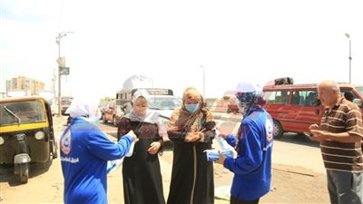 توزيع مستلزمات وقائية على المواطنين بكفر الشيخ