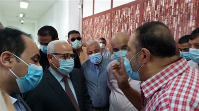 محافظ بورسعيد يتابع سير العمل بمركز طب أسرة العرب