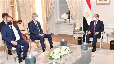 الرئيس السيسي يستقبل وزير الاقتصاد والمالية الفرنسي بمقر إقامته في باريس