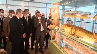 عاجل ..وزيرا السياحة والآثار والطيران المدنى يفتتحان متحفي الآثار المصرية بمطار القاهرة الدولي