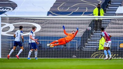 توتنهام يسقط بثنائية أمام أستون فيلا في البريميرليج