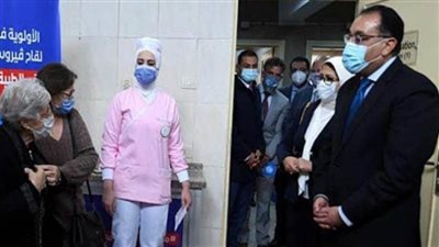 رئيس الوزراء يتفقد مركز لقاحات كورونا الرئيسي بأرض المعارض بمدينة نصر