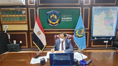 رئيس جامعة دمنهور يستعرض خطط التعلم المدمج