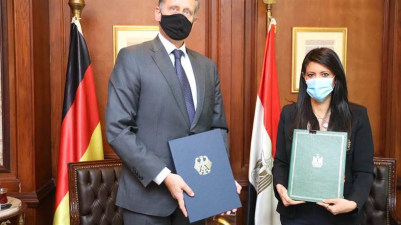 خلآل التوقيع