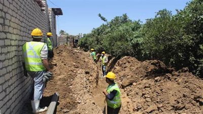 مد وتدعيم شبكات المياه بقرية 