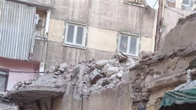  حي غرب الإسكندرية يزيل الخطورة الداهمة بعقاريين بشارع ابراهيم باشا نجيب