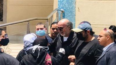 جثمان سمير غانم يواري الثرى بمقابر الأسرة بمدينة نصر