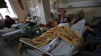 الصحة العالمية: وجود آلاف المصابين في غزة يحمل المنشآت الصحية بالقطاع ما يفوق طاقتها