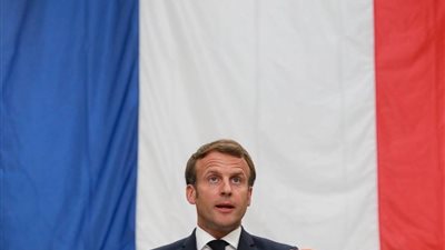 ماكرون يقدم 300 يورو لكل شاب فرنسي للترفيه الثقافي